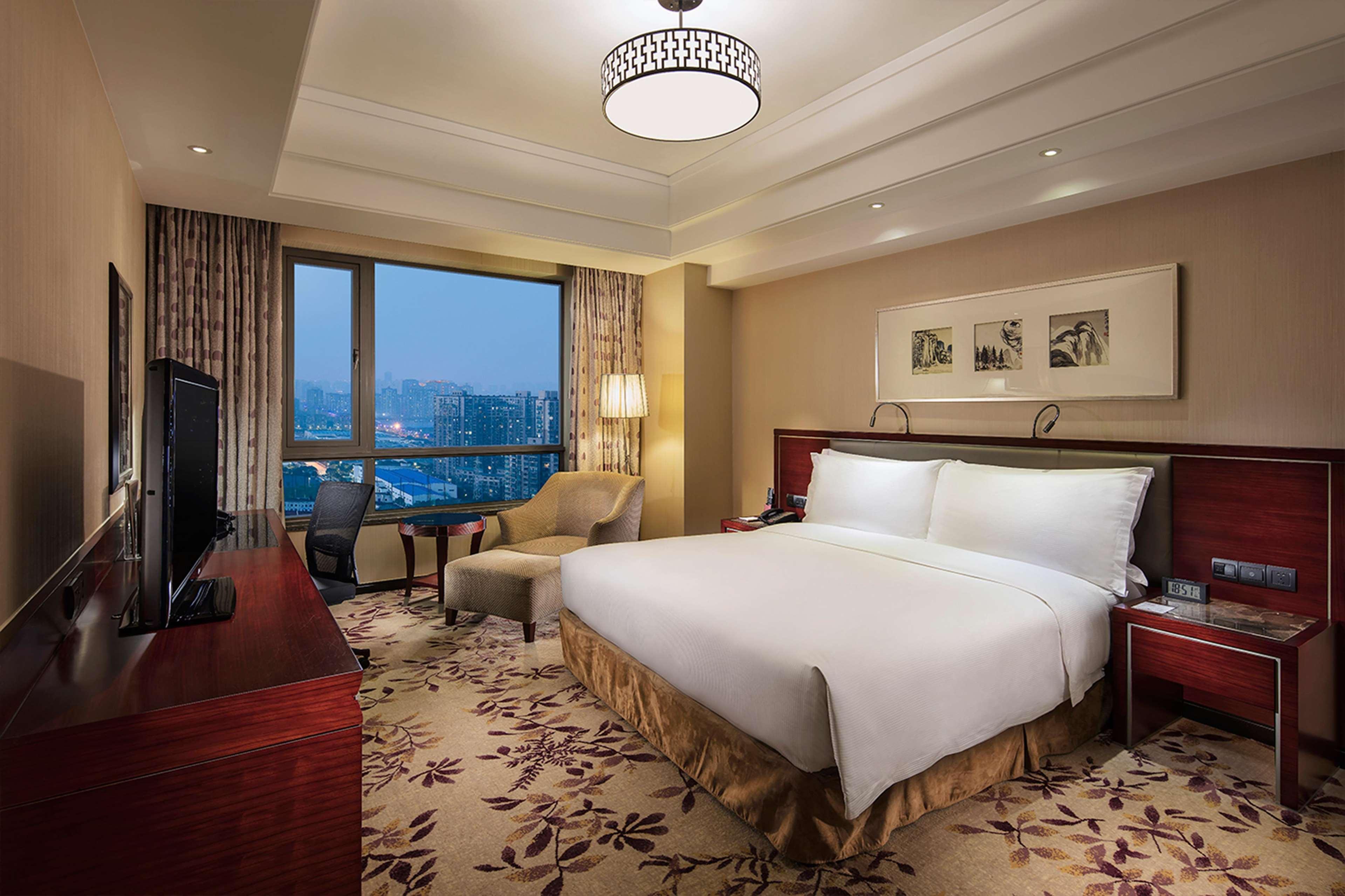 Отель Doubletree By Hilton Wuxi Уси Экстерьер фото