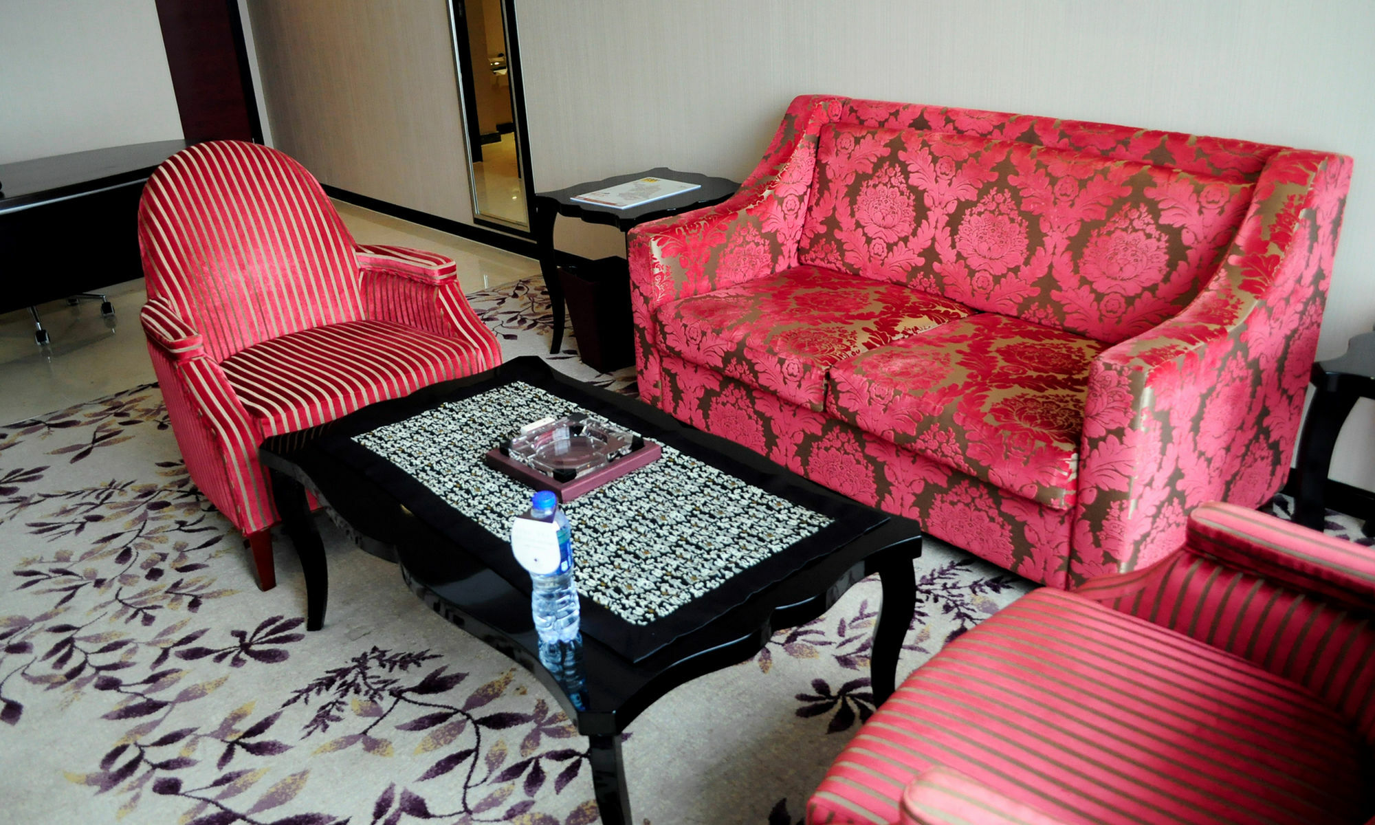 Отель Doubletree By Hilton Wuxi Уси Экстерьер фото